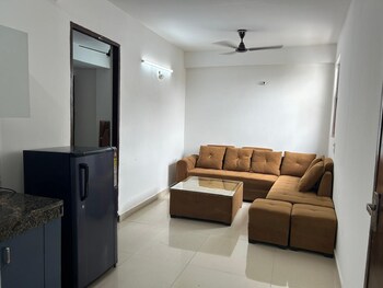 1 BHK Builder Floor for Rent in Freedom Fighters Enclave, Delhi