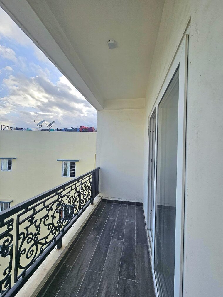 Balcony, alpine-view 3 Bedroom 1350 Sq.Ft. Apartment In Ganga Nagar Bangalore 10709768