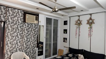 3 BHK Builder Floor for Rent in State Bank Colony, Delhi