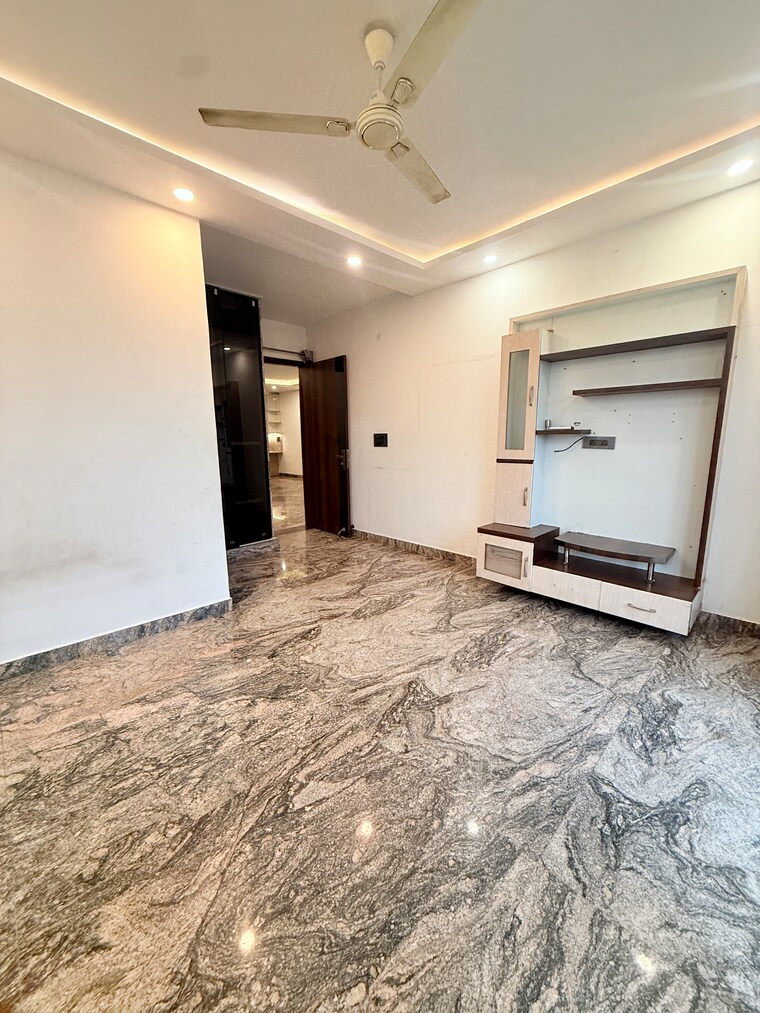 Balcony, sector 105 3 Bedroom 3229 Sq.Ft. Builder Floor In Sector 105 Noida 10712384