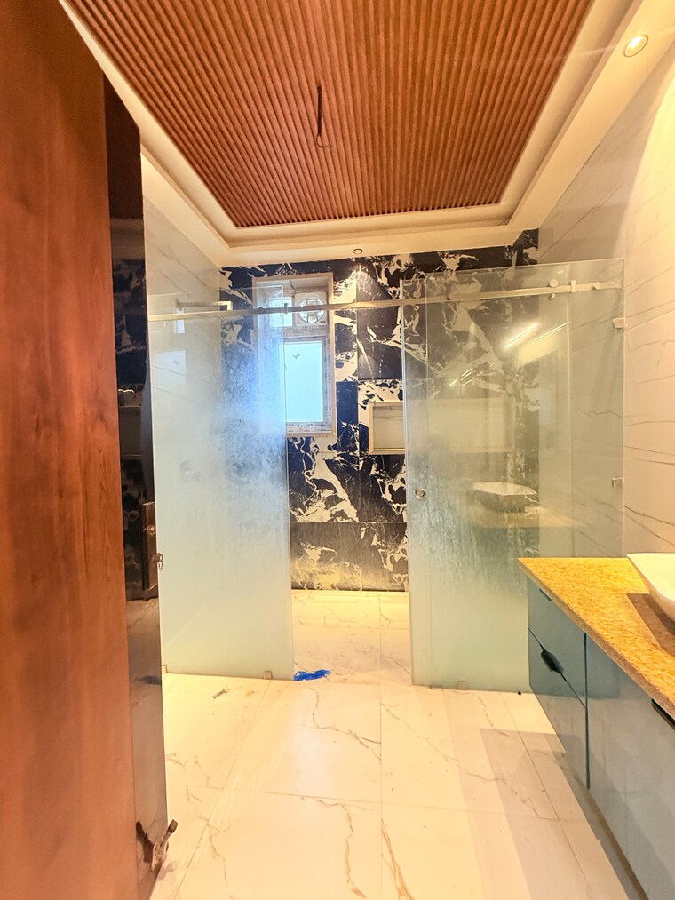 Kitchen, sector 105 3 Bedroom 3229 Sq.Ft. Builder Floor In Sector 105 Noida 10712384