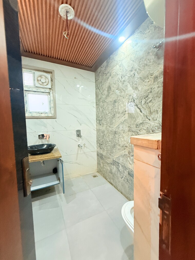 Kitchen, sector 105 3 Bedroom 3229 Sq.Ft. Builder Floor In Sector 105 Noida 10712384
