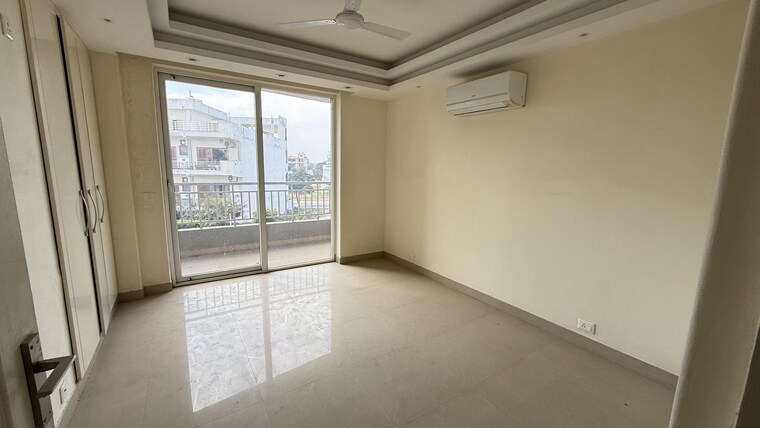 Room, sector 23 4 Bedroom 2200 Sq.Ft. Builder Floor In Sector 23 Gurgaon 10713506