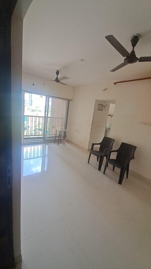 Room in 2 BHK Apartment at Lodha Amara, Kolshet Road – for Rent