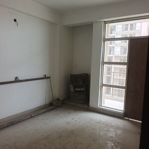 Room in 3 BHK Apartment at S3 Green Avenue, Sector 85 – for Rent