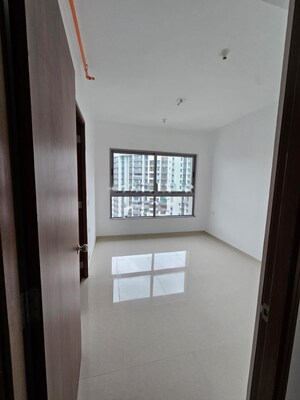 Room in 3 BHK Apartment at Kalpataru Immensa, Kolshet Road – for Rent