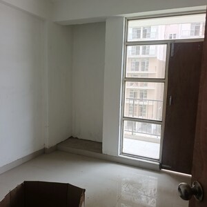 Room in 3 BHK Apartment at S3 Green Avenue, Sector 85 – for Rent