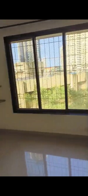Room in 2 BHK Apartment at Cosmos Jewels, Ghodbunder Road – for Rent