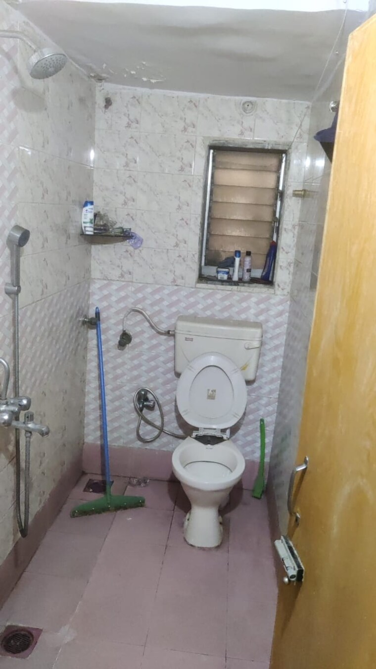 Washroom, yashodham-complex 2 Bedroom 800 Sq.Ft. Apartment In Goregaon East Mumbai 10713551