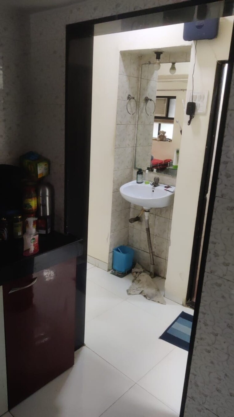 Bathroom, yashodham-complex 2 Bedroom 800 Sq.Ft. Apartment In Goregaon East Mumbai 10713551