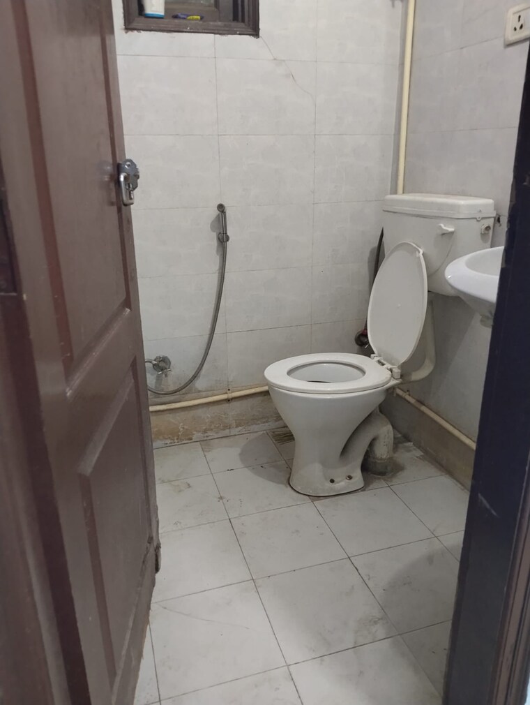 Bathroom, neb sarai 1 Bedroom 450 Sq.Ft. Builder Floor In Neb Sarai Delhi 10713549