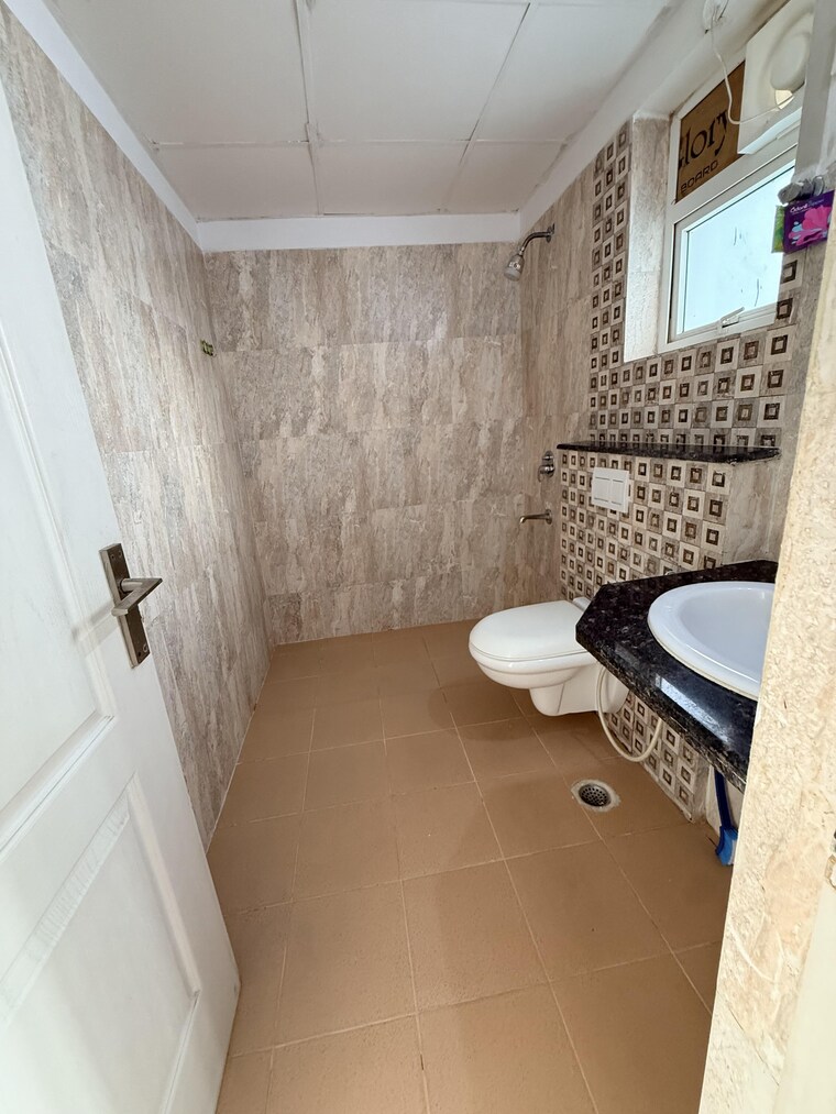 Bathroom, sector 22 1 Bedroom 950 Sq.Ft. Builder Floor In Sector 22 Gurgaon 10713555