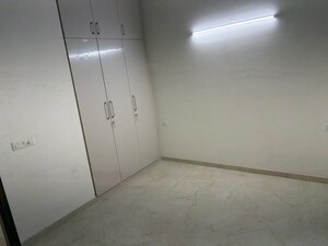 Room in 2 BHK Apartment at Smart World Orchard, Sector 61 – for Rent