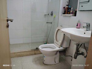 Bathroom in 1 BHK Builder Floor at Sector 23 – for Rent