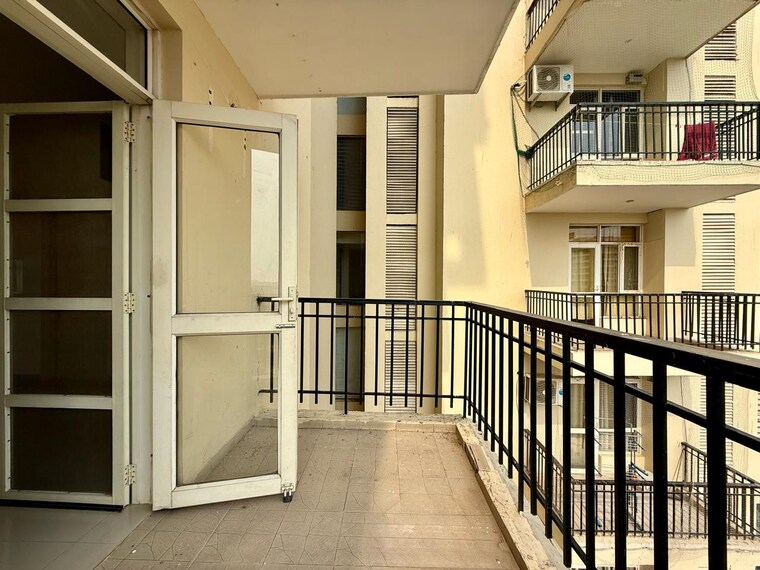 Balcony, vip road 3 Bedroom 1910 Sq.Ft. Apartment In Vip Road Zirakpur 10713569