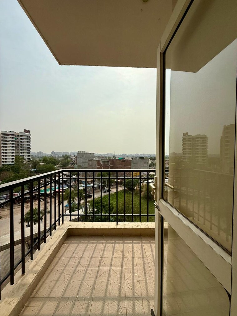 Balcony, vip road 3 Bedroom 1910 Sq.Ft. Apartment In Vip Road Zirakpur 10713569