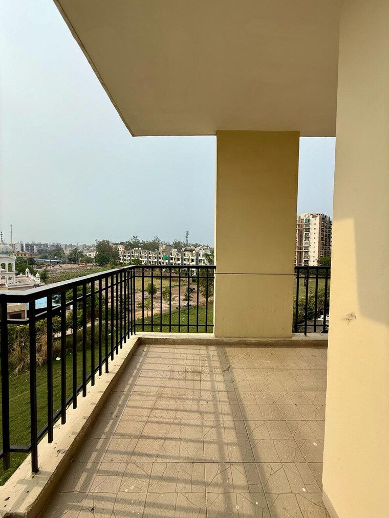 Balcony, vip road 3 Bedroom 1910 Sq.Ft. Apartment In Vip Road Zirakpur 10713569