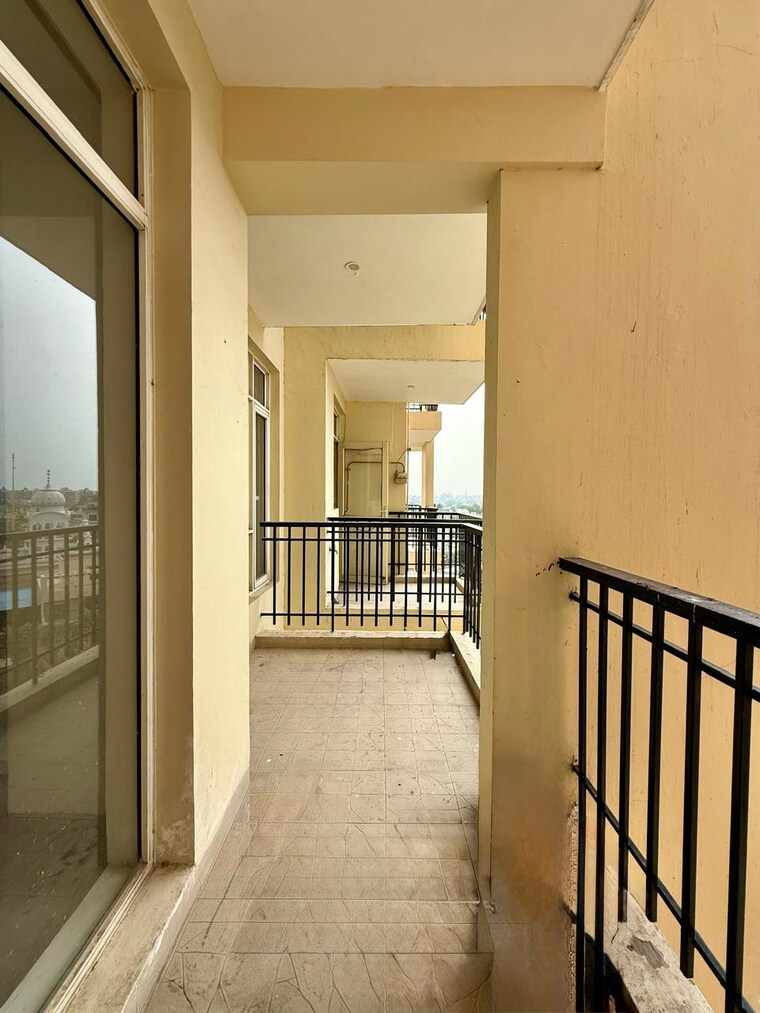 Balcony, vip road 3 Bedroom 1910 Sq.Ft. Apartment In Vip Road Zirakpur 10713569
