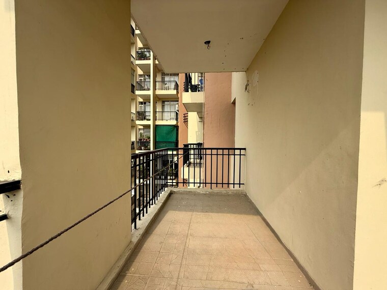 Balcony, vip road 3 Bedroom 1910 Sq.Ft. Apartment In Vip Road Zirakpur 10713569