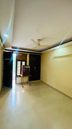 Room in 2 BHK Builder Floor at Chattarpur – for Rent