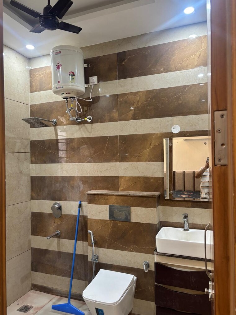 Washroom, aerocity 3 Bedroom 200 Sq.Yd. Builder Floor In Aerocity Mohali 10713587