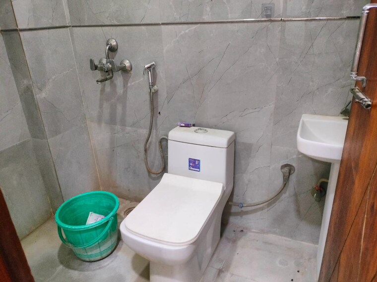 Bathroom, chattarpur 2 Bedroom 900 Sq.Ft. Builder Floor In Chattarpur Delhi 10713594