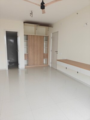 Room in 2 BHK Apartment at Vajram Newtown, Thanisandra Main Road – for Rent