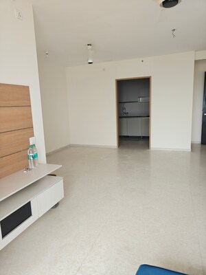 Room in 2 BHK Apartment at Vajram Newtown, Thanisandra Main Road – for Rent