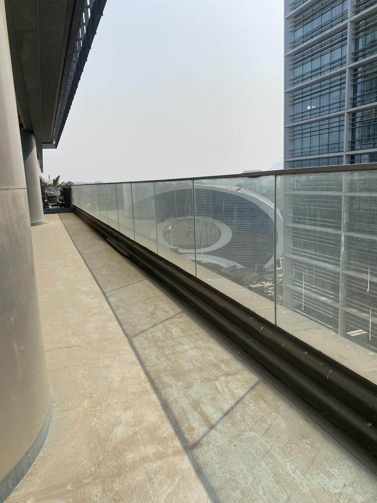 Balcony, one-bkc Commercial Office Space 1000 Sq.Ft. In Bandra East Mumbai 10713613