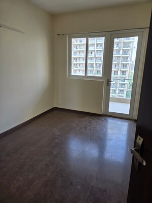 Room in 3 BHK Apartment at Paras Irene, Sector 70a – for Sale