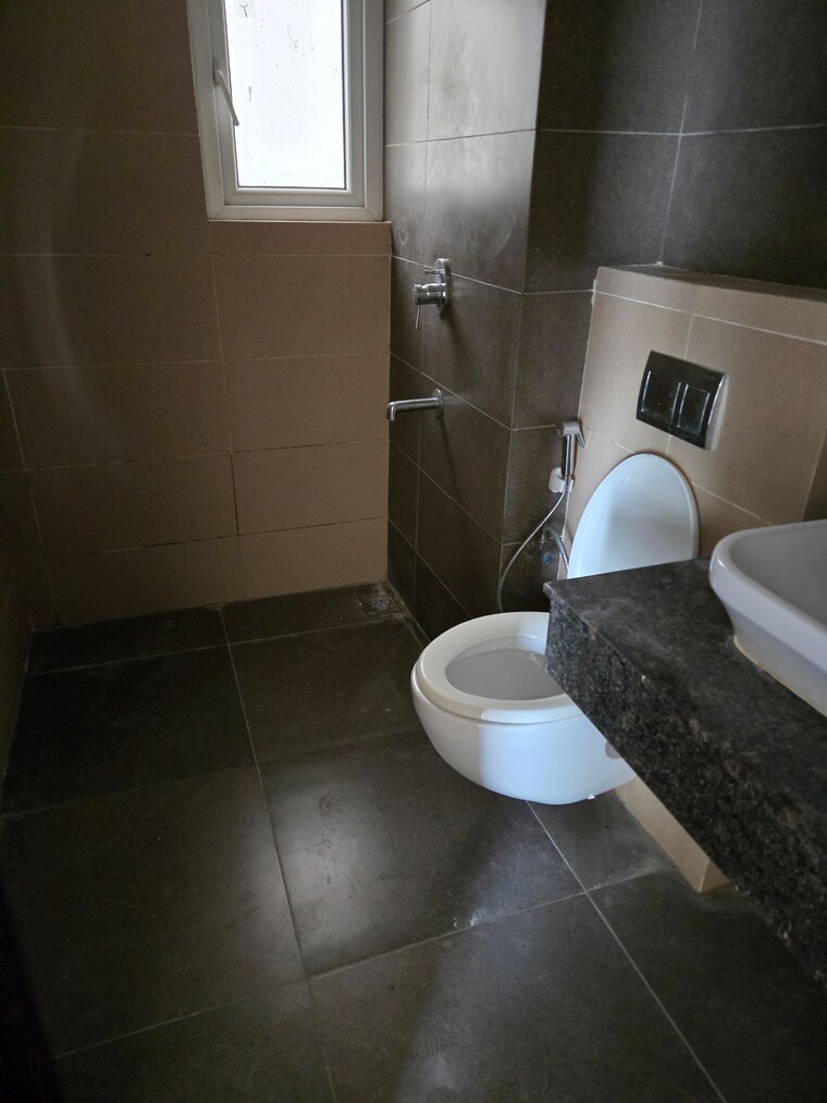 Bathroom, paras-irene 3 Bedroom 2150 Sq.Ft. Apartment In Sector 70a Gurgaon 10713609