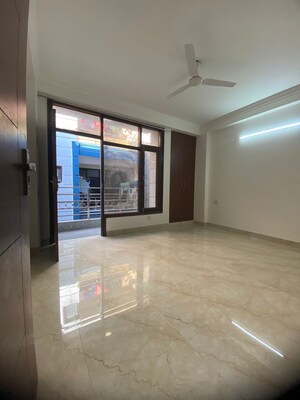 2 BHK Builder Floor For Rent in Chattarpur