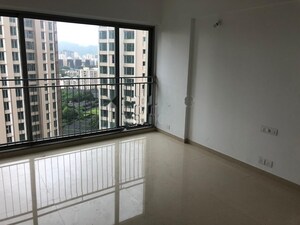Room in 3 BHK Apartment at Kalpataru Parkcity Sunrise, Kolshet Road – for Rent