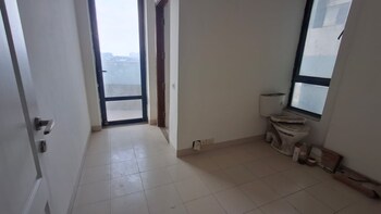 Unitech The Close North