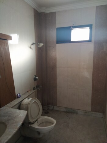 5 BHK Builder Floor for Rent in Model Town, Delhi