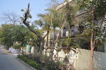 2 BHK House for Rent in Sector 14, Gurgaon