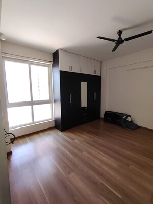 Room in 2.5 BHK Apartment at Shriram Summitt, Electronic City Phase I – for Rent
