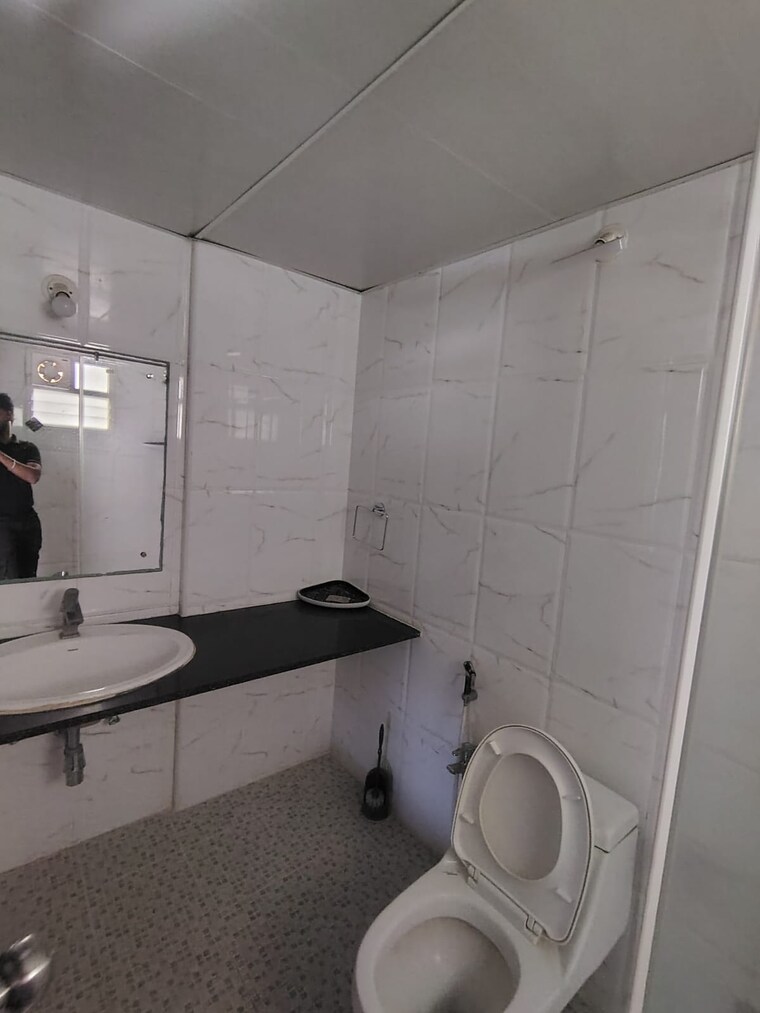 Bathroom, shriram-summitt 2.5 Bedroom 1500 Sq.Ft. Apartment In Electronic City Phase I Bangalore 10717542