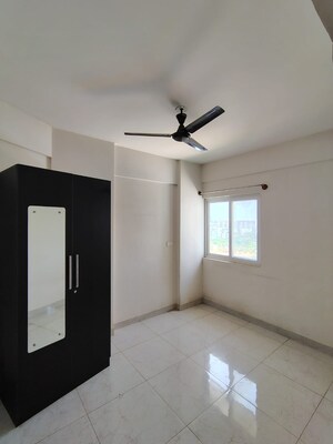 Room in 2.5 BHK Apartment at Shriram Summitt, Electronic City Phase I – for Rent