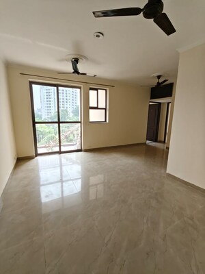 Room in 2 BHK Apartment at Unitech Uniworld Gardens 2, Sector 47 – for Rent