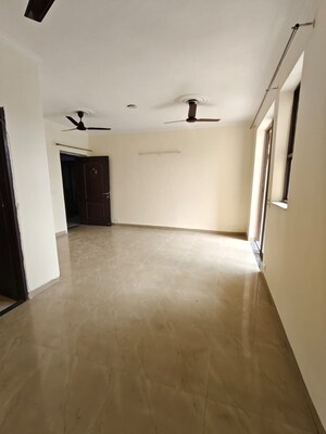 Room in 2 BHK Apartment at Unitech Uniworld Gardens 2, Sector 47 – for Rent