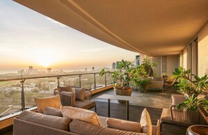 Balcony in 3.5 BHK Apartment at Lokhandwala Infrastructure Minerva, Mahalaxmi – for Rent