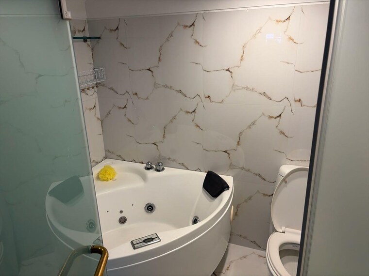 Bathroom, parel 3 Bedroom 1090 Sq.Ft. Apartment In Parel Mumbai 10717653