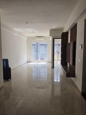 Building Lobby in 3.5 BHK Apartment at Smart World Orchard, Sector 61 – for Rent