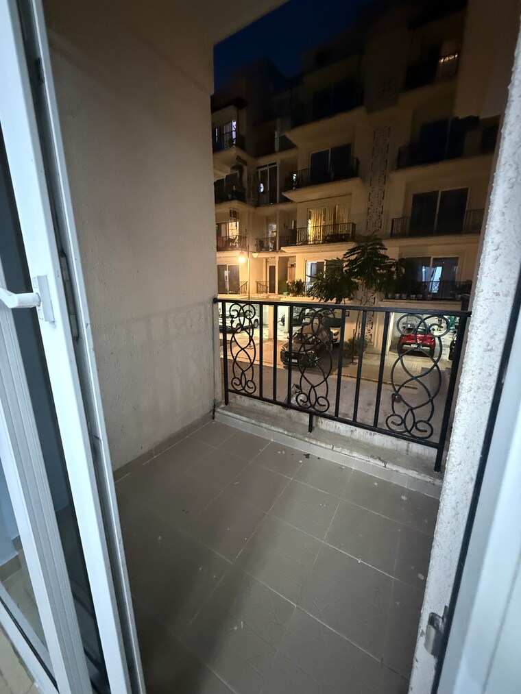 Balcony, signature-global-park-4-and-5 2.5 Bedroom 1081 Sq.Ft. Apartment In Sohna Sector 36 Gurgaon 10717656