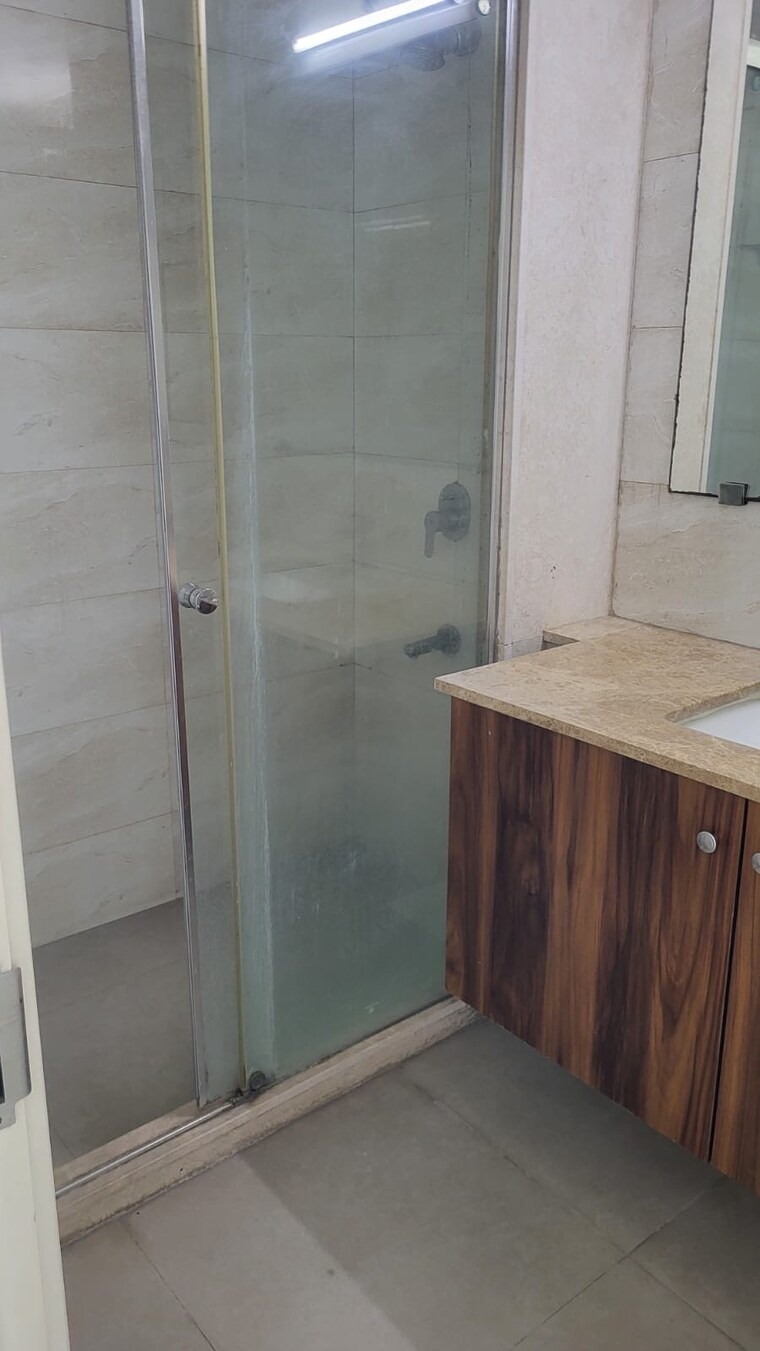 Bathroom, smart-world-orchard 3.5 Bedroom 1630 Sq.Ft. Apartment In Sector 61 Gurgaon 10717677
