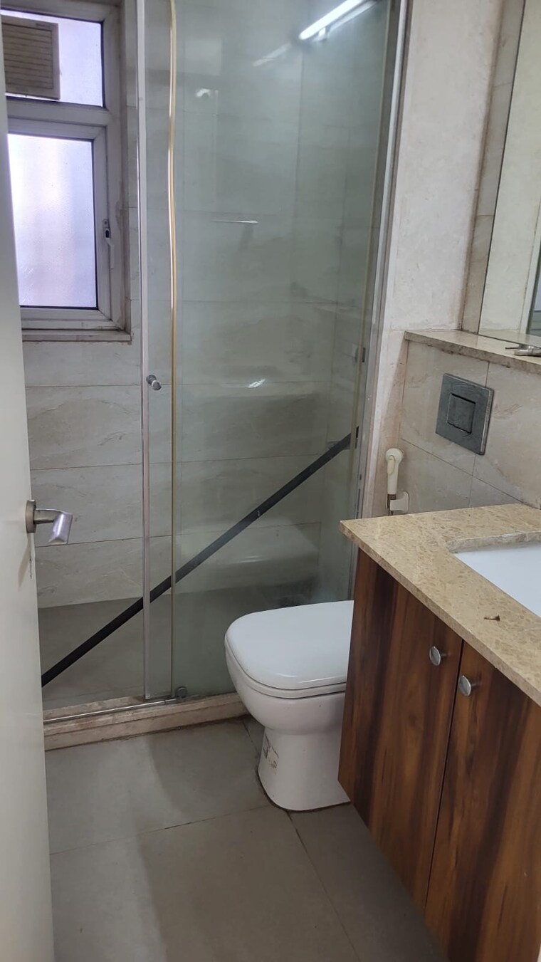 Bathroom, smart-world-orchard 3.5 Bedroom 1630 Sq.Ft. Apartment In Sector 61 Gurgaon 10717677