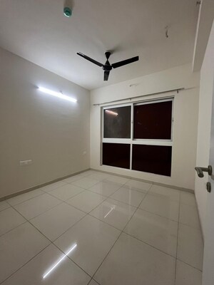 Room in 3.5 BHK Apartment at Godrej Green Cove, Mahalunge – for Rent