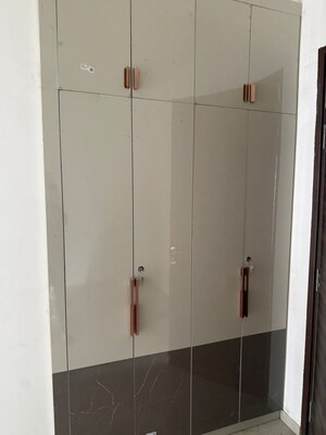 Furnished Amenities in 3.5 BHK Apartment at Smart World Orchard, Sector 61 – for Sale