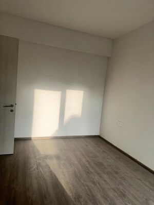 Room in 3.5 BHK Apartment at Smart World Orchard, Sector 61 – for Sale